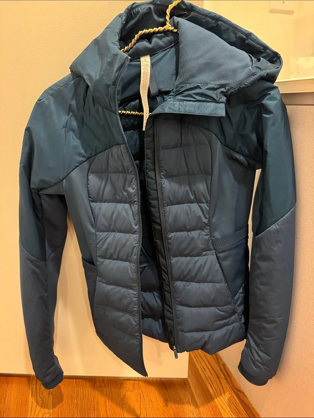 lululemon athletica lightweight quilted
